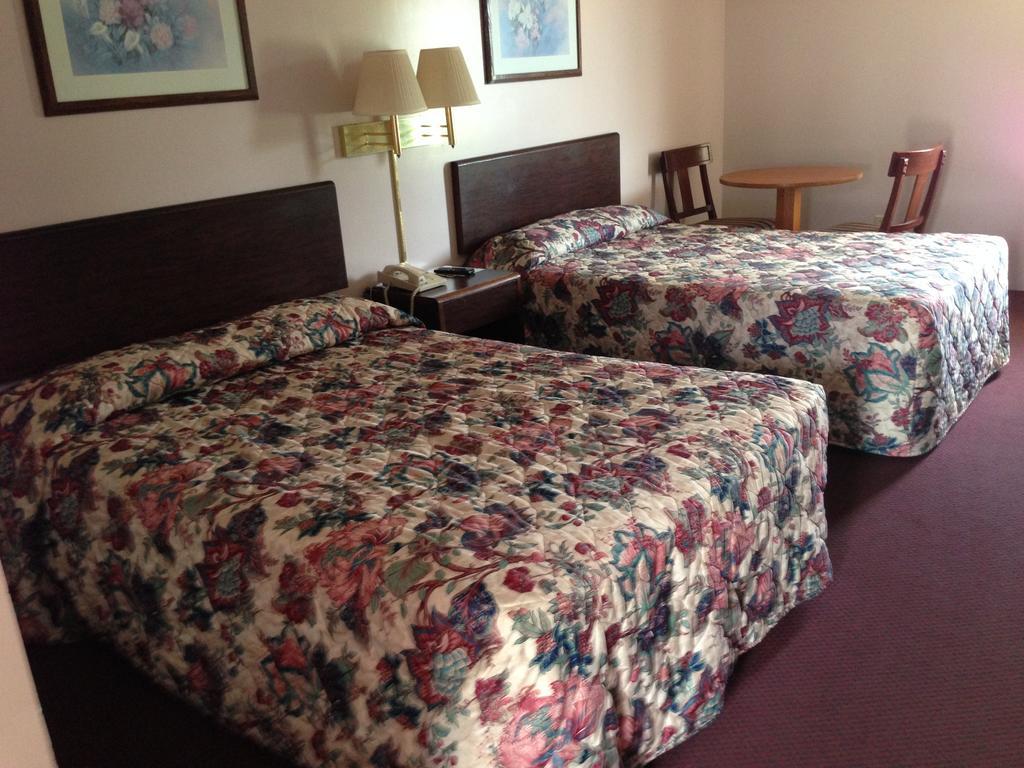 David Crockett Motel Lawrenceburg Room photo